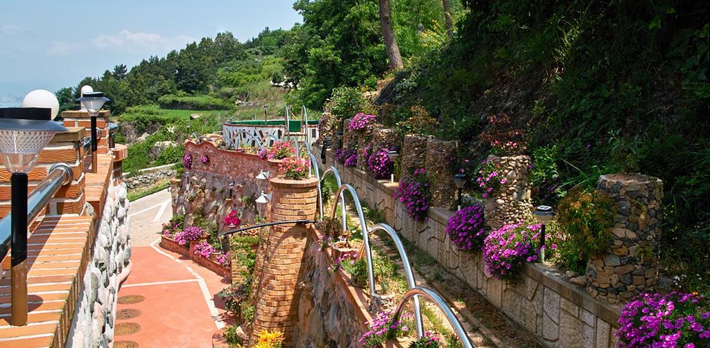 Gung Pension Namhae Bagian luar foto