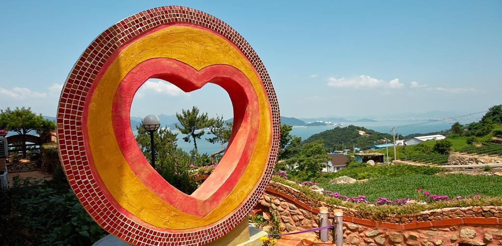 Gung Pension Namhae Bagian luar foto