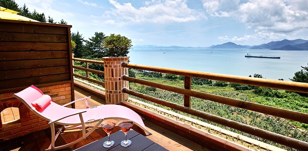 Gung Pension Namhae Bagian luar foto