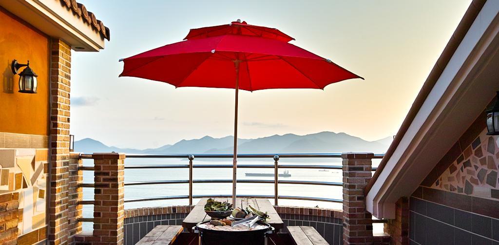 Gung Pension Namhae Bagian luar foto