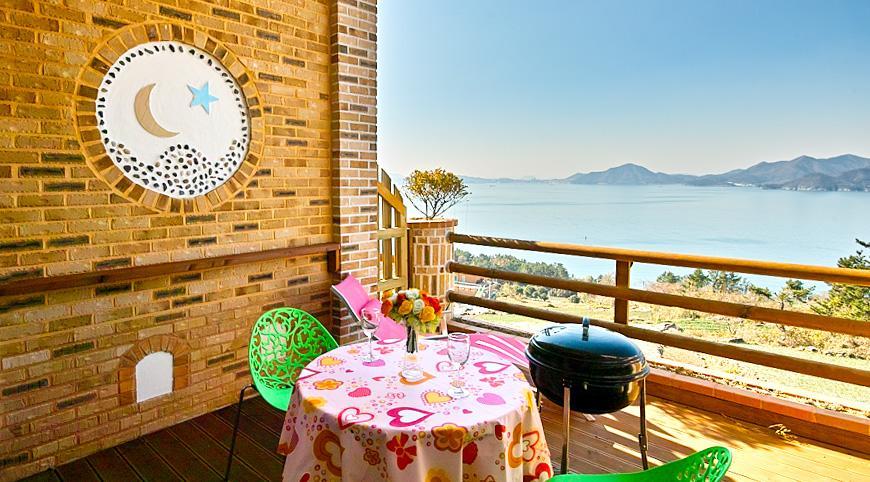 Gung Pension Namhae Bagian luar foto