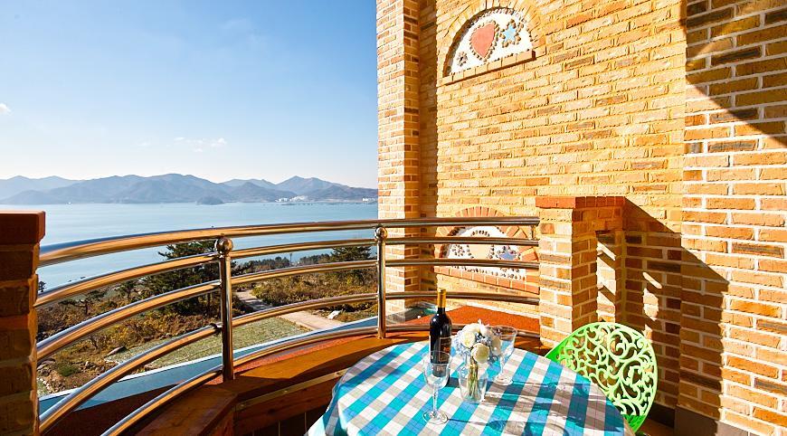 Gung Pension Namhae Bagian luar foto