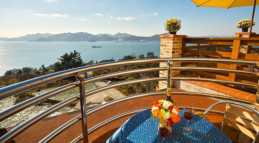 Gung Pension Namhae Bagian luar foto